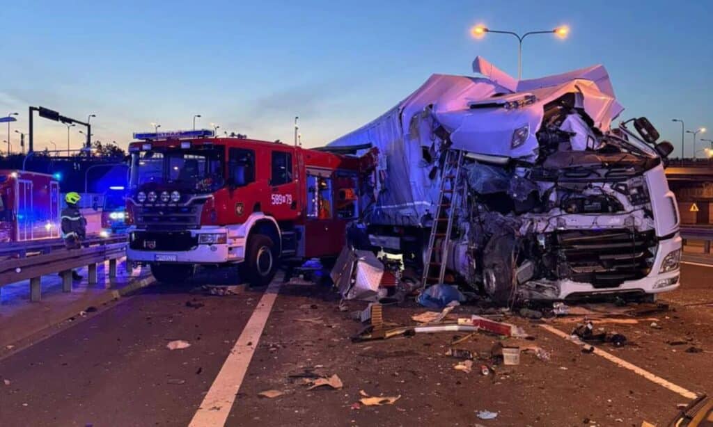 Dwa poważne wypadki pod Warszawą. Przewrócił się autobus, wielu rannych / fot. OSP Raszyn