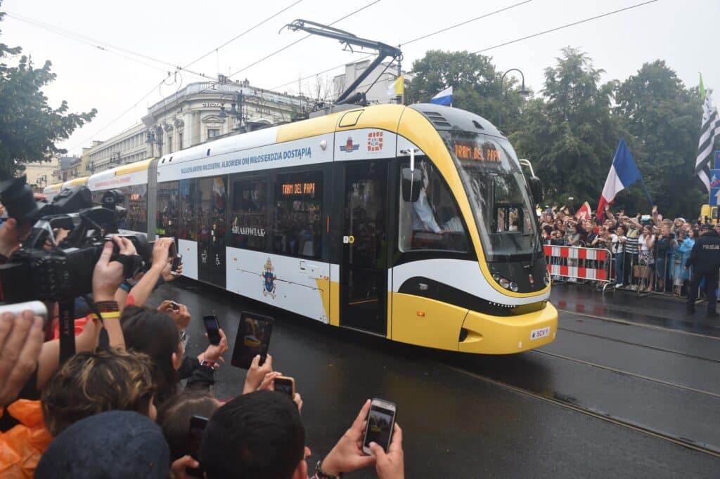Nie będzie dodatkowych lotów do Rzymu ani specjalnych pociągów / fot. Pesa