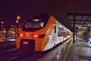 Przerwa w dostawie prądu sparaliżowała ruch uliczny, uziemiła samoloty i zatrzymała kolej, uwięziła wiele osób w windach i wagonach metra,