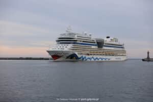 Wycieczkowiec w Porcie Gdynia