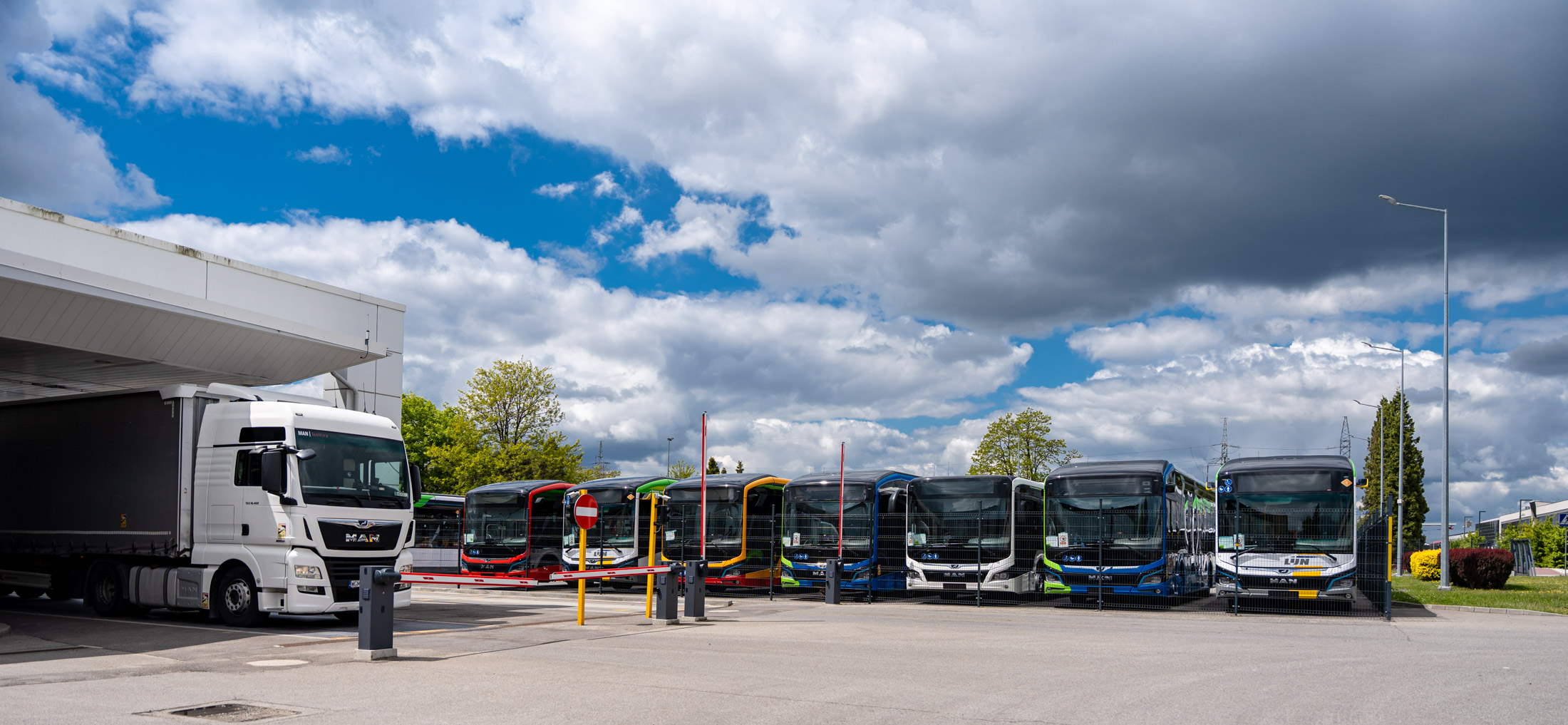 Infobus - Kampania #MadeInPoland promuje polską produkcję MAN, w tym autobusów z MAN Bus Starachowice