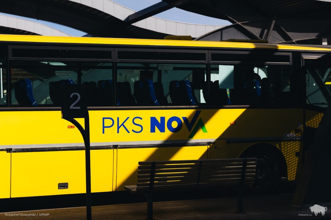 Infobus - PKS Nova z autobusowymi liniami nad morze w okresie 2025 i apelem: „Stop fake newsom”