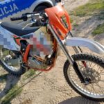Pościg za 17-letnim mieszkańcem Włodawy zakończył się zatrzymaniem , który uciekał przed policją nie tylko na motocyklu, ale i na rowerze