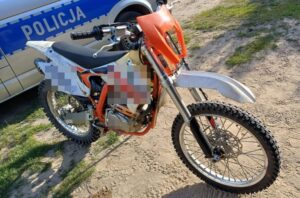 Pościg za 17-letnim mieszkańcem Włodawy zakończył się zatrzymaniem , który uciekał przed policją nie tylko na motocyklu, ale i na rowerze