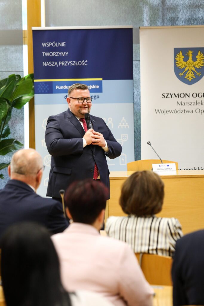 Dzięki temu mieszkańcy będą mogli cieszyć się nowymi ścieżkami rowerowymi, nowoczesnymi autobusami oraz lepszą infrastrukturą przesiadkową.