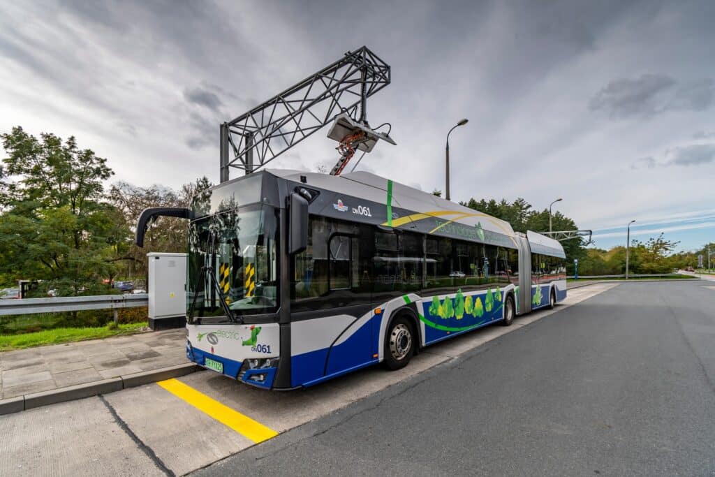 Solaris wygrywa kolejne postępowanie w Krakowie. Tym razem pięć elektrobusów MEGA