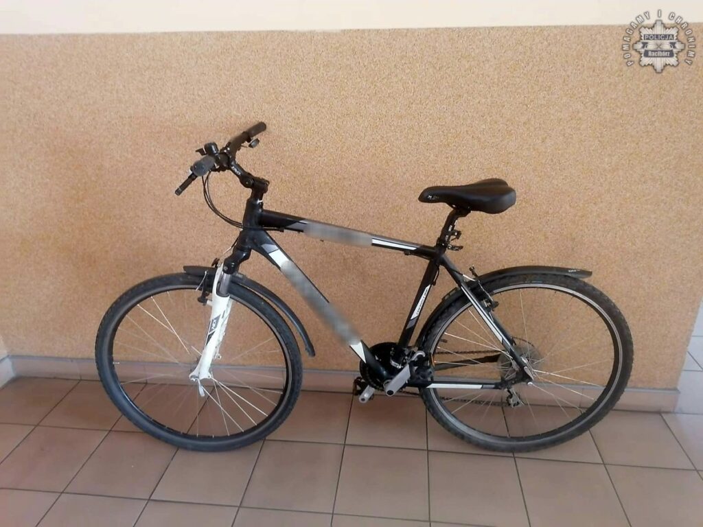 Policjanci z Kryminalnej Komendy Powiatowej Policji w Raciborzu zatrzymali mężczyznę, który ukradł rower o wartości 2 tysięcy złotych.