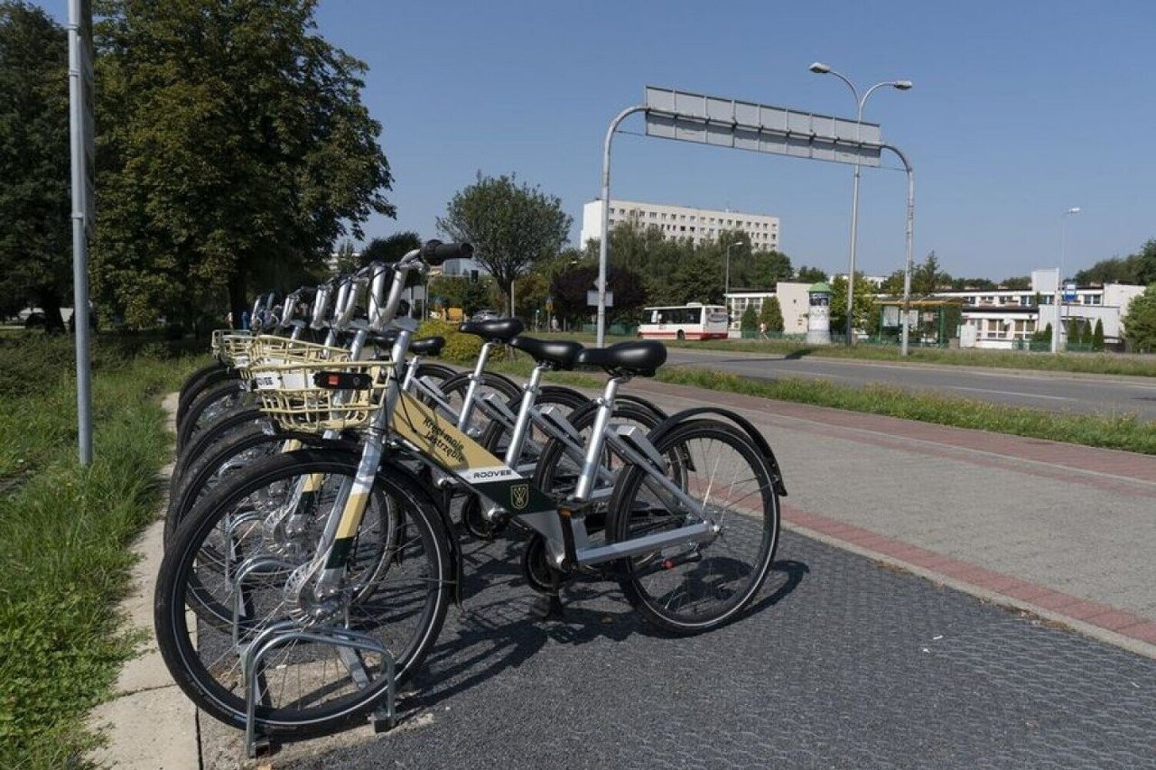 Rowery, które trafiły do Jastrzębskiego Zakładu Komunalnego, są teraz przygotowywane do pracy na miejskich drogach.