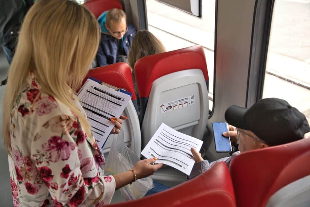 Łódzka Kolej Aglomeracyjna sprawdza satysfakcję swoich pasażerów foto: UMWŁ