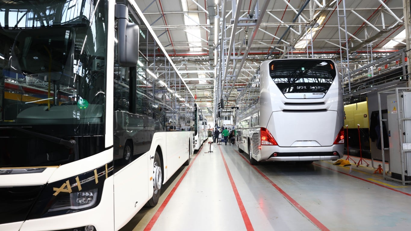 Infobus - Zakłady MAN w Ankarze i Norymberdze gotowe na elektromobilność. E-coach to nowy rozdział