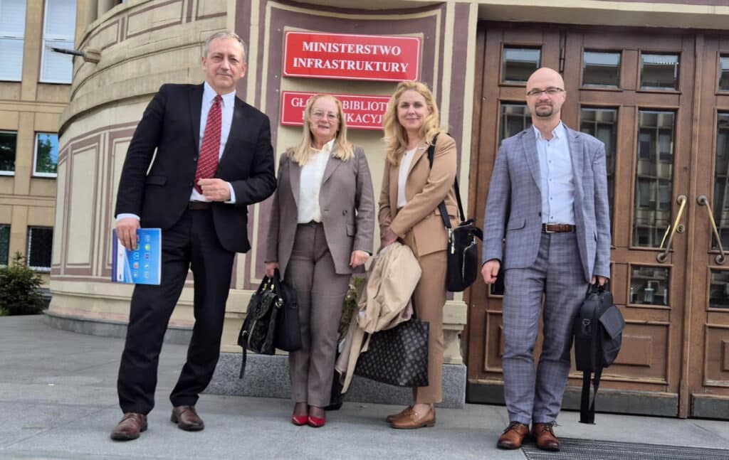Międzygminny Związek Komunikacyjny reprezentowali przedstawiciele Zarządu: przewodniczący Grzegorz Dulemba, wiceprezydent Jastrzębia-Zdroju oraz Mariola Bolisęga, wiceburmistrz Rydułtów i Grażyna Kuczera, dyrektor Biura MZK. Jastrzębską delegację wspierał mecenas Bartosz Ostrowski