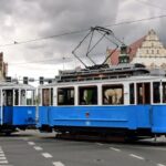 Niebieski tramwaj w Poznaniu