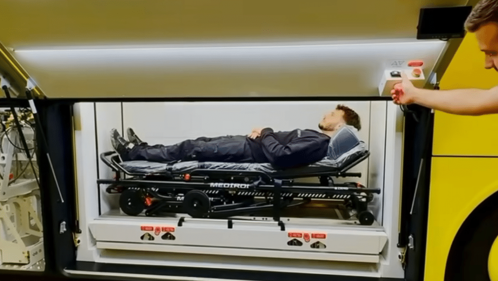 Ambulans ewakuacyjny zbudowany na bazie autokaru