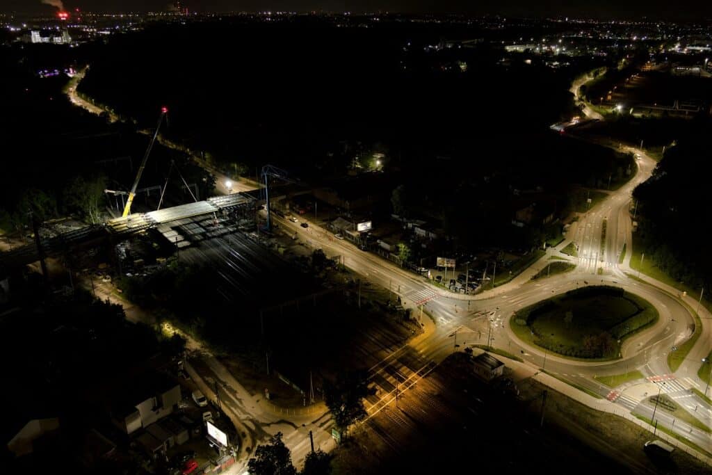 Trwa budowa wiaduktu nad torami w warszawskim Rembertowie foto: UM Warszawa