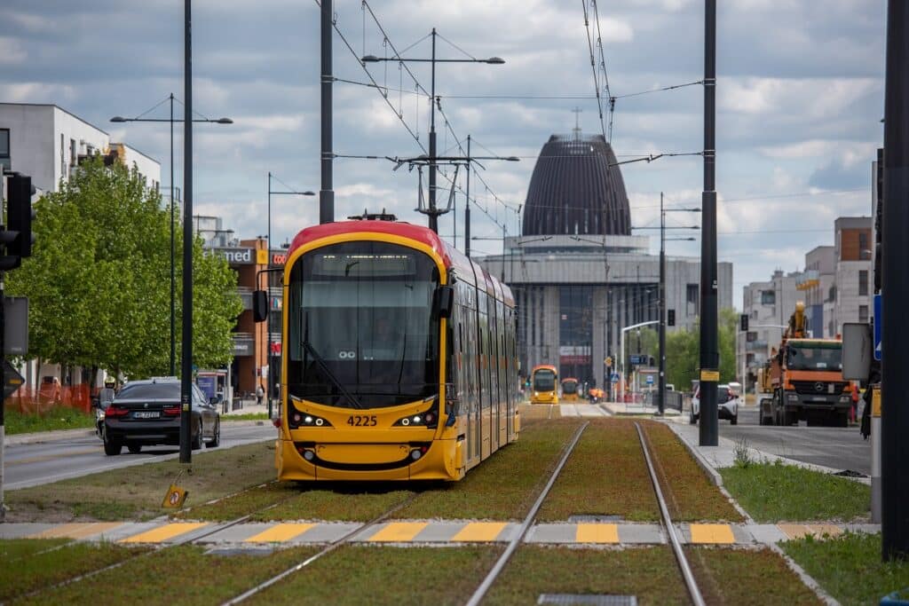 Warszawa: Aleja Rzeczypospolitej w pełni przejezdna foto: UM Warszawa