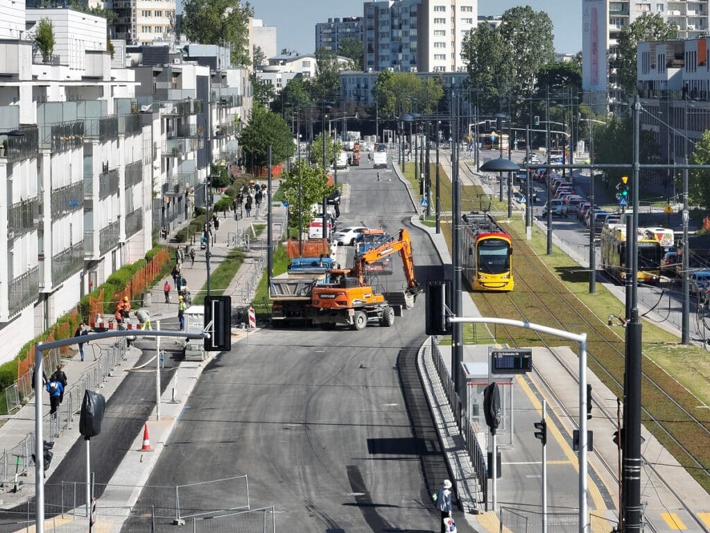 Warszawa: Aleja Rzeczypospolitej w pełni przejezdna foto: UM Warszawa