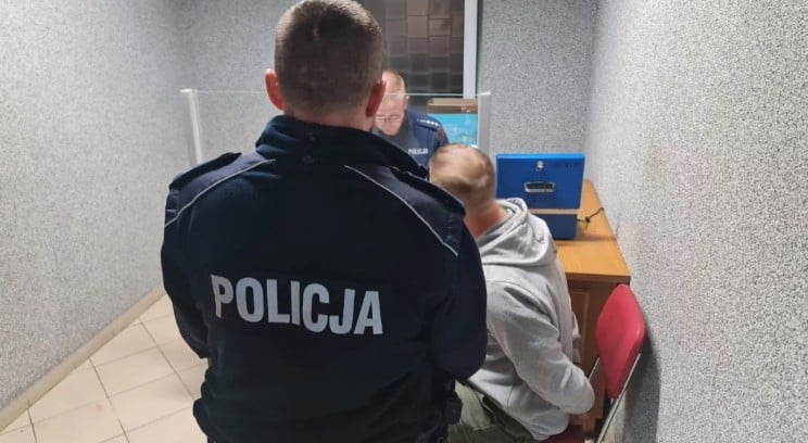 Po zatrzymaniu przez policję za jazdę na rowerze pod wpływem alkoholu, zamiast wyciągnąć wnioski, wsiadł do samochodu.