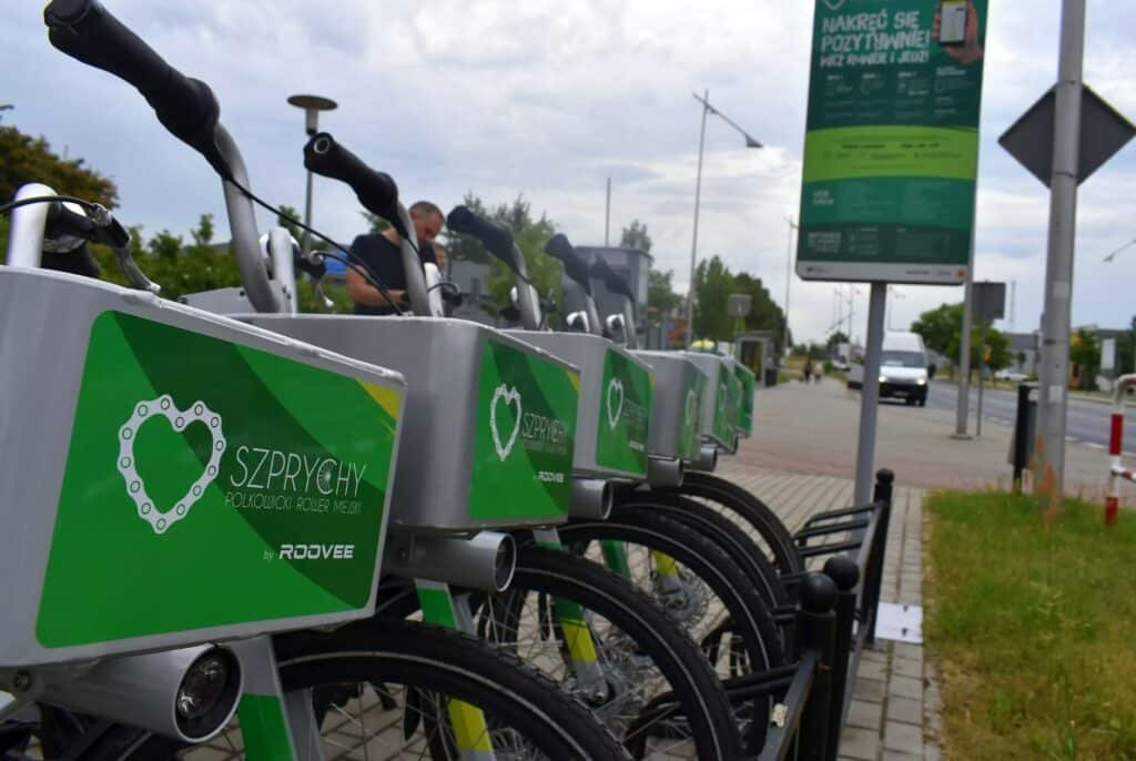 Po długiej przerwie, rowery wracają do miasta, oferując mieszkańcom wygodny, ekologiczny i zdrowy sposób poruszania się po mieście.