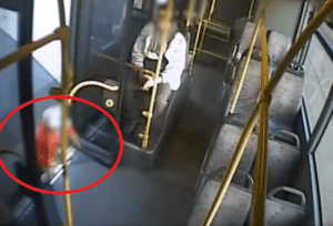 4-latek sam w autobusie. Wzorowo reaguje pan Ryszard, kierowca MPK Wrocław