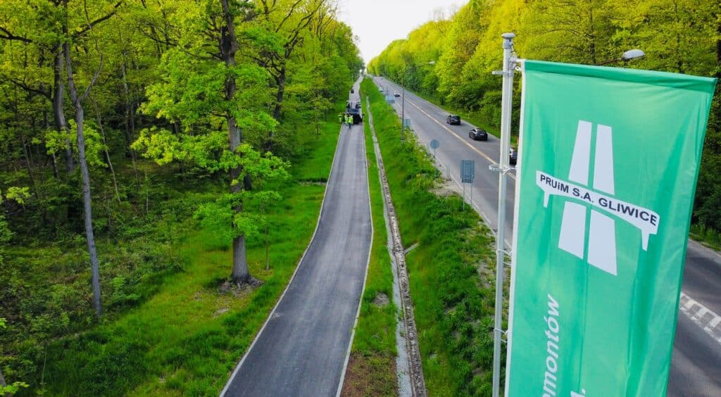 Miasto Gliwice kontynuuje rozbudowę infrastruktury rowerowej, a kolejny etap to budowa drogi rowerowej wzdłuż ulicy Toszeckiej.
