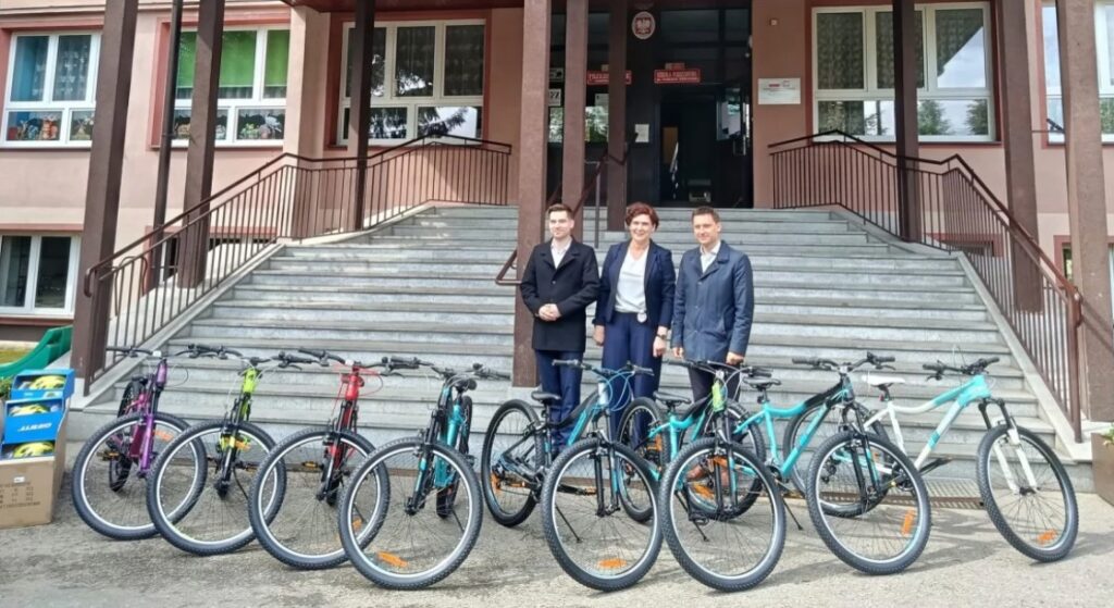 Łomazy zmieniają zasady rowerowej gry: Nowe rowery, kaski i własne egzaminy na kartę rowerową bp24.pl