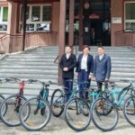 Uczniowie Zespołu Placówek Oświatowych w Łomazach zyskali nowe rowery, kaski, a także możliwość zdawania egzaminów na kartę rowerową,