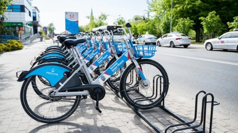 Dzięki współpracy z konsorcjum ROOVEE i Orange Polska, Toruń zyskał nowe pojazdy, stacje oraz wygodniejszy system wypożyczania.