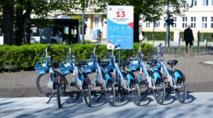 Dzięki współpracy z konsorcjum ROOVEE i Orange Polska, Toruń zyskał nowe pojazdy, stacje oraz wygodniejszy system wypożyczania.