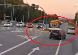 Tarnów: Autobus MLD jechał pod prąd. Koleje Małopolskie komentują incydent i prowadzą postępowanie wyjaśniające