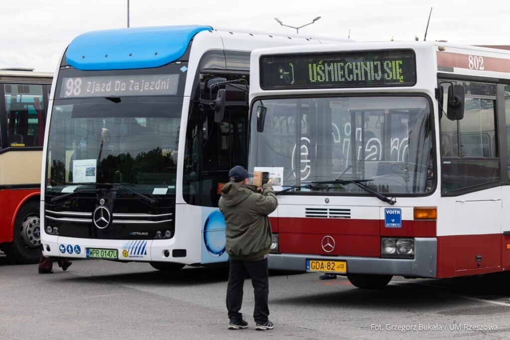 I Zlot Zabytkowych Autobusów. Zabytkowe Jelcze, Ikarusy i Autosany w sercu Podkarpacia / fot.  Grzegorz Bukala / UM Rzeszów