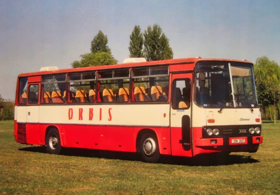Orbis zabierał miliony Polaków w autokarowe podróże. Essendi zamyka 105 lat historii marki