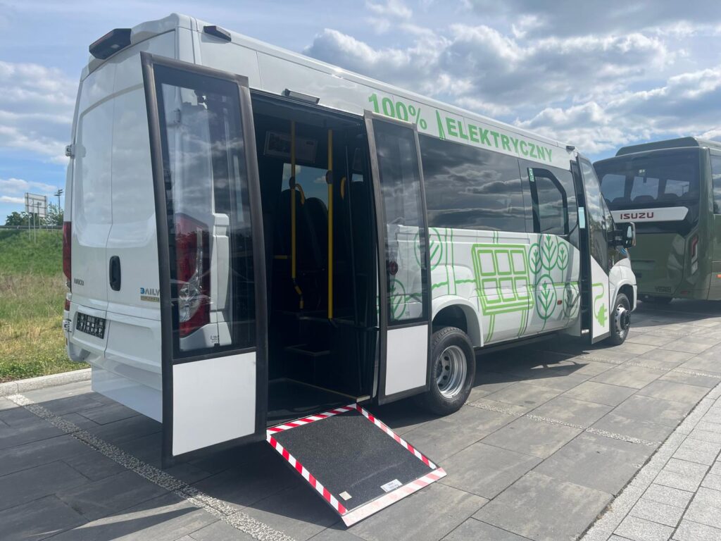 Autobusy w Uniejowie na sympozjum Polskiego PKS-u: Busimport, Mercus, Isuzu i premiera Iveco