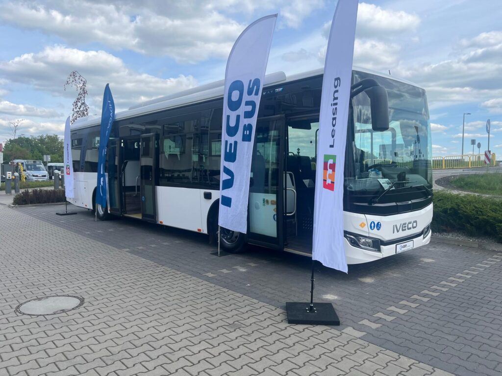 Autobusy w Uniejowie na sympozjum Polskiego PKS-u: Busimport, Mercus, Isuzu i premiera Iveco