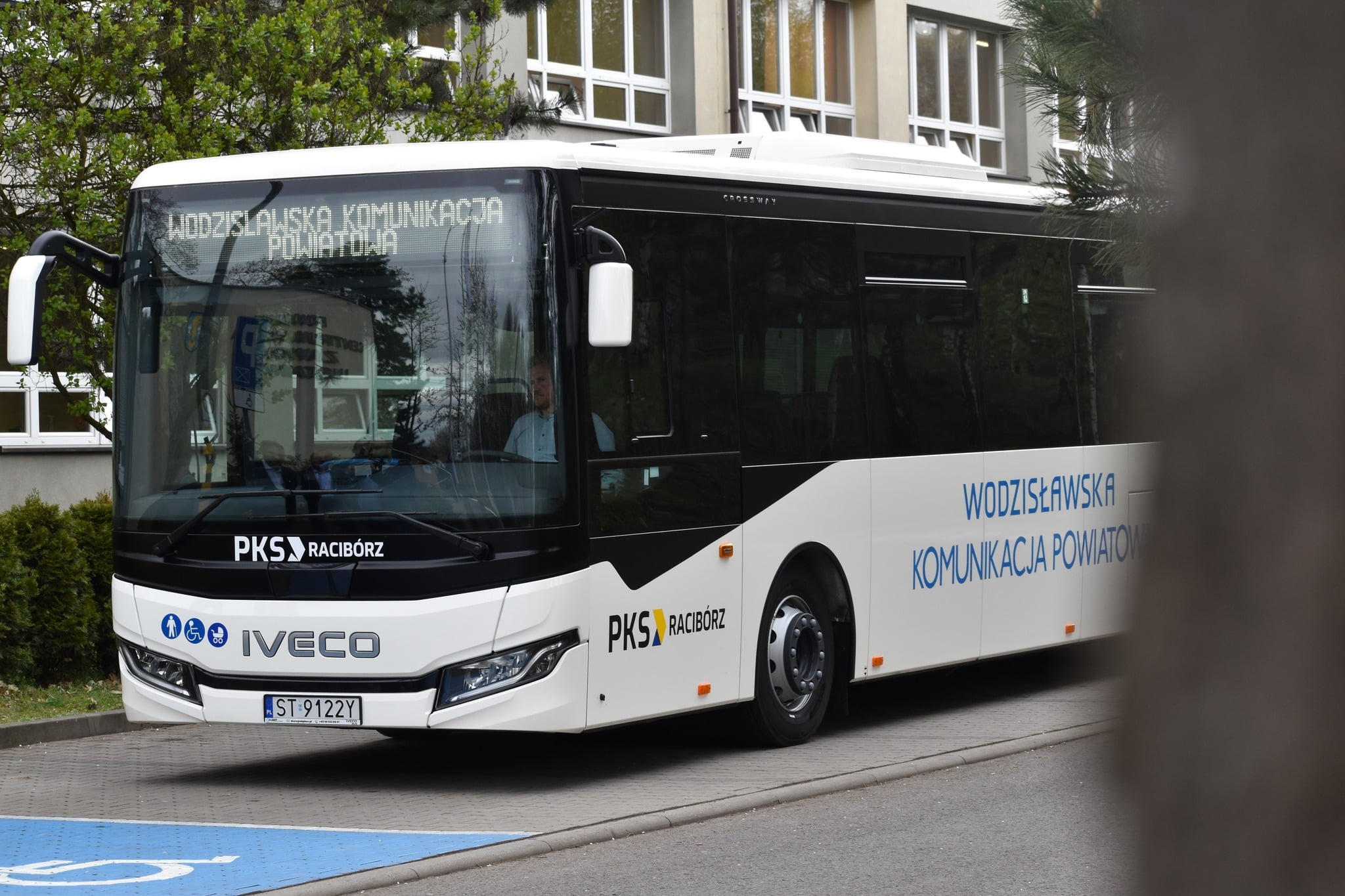 Infobus - Powiat Wodzisławski na ponownych zakupach. Hybrydy bez elektrobusów. Analiza SWZ