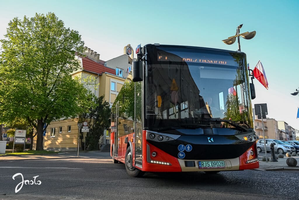 Pierwsze autobusy elektryczne już na ulicach Jasła. Premierowa dostawa Karsan e-Atak od Kinetik fot. UM Jasło