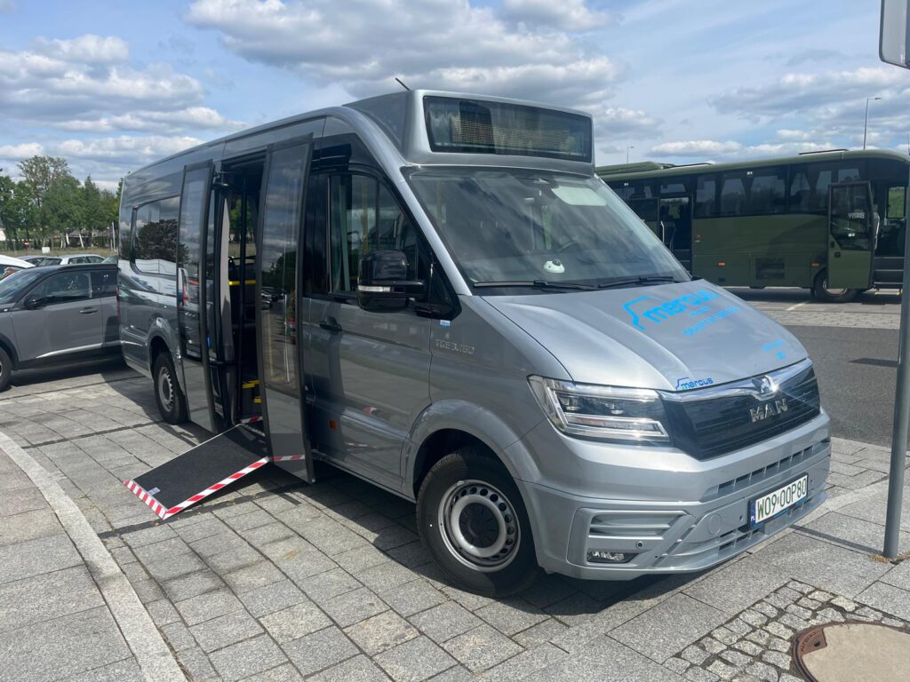 Autobusy w Uniejowie na sympozjum Polskiego PKS-u: Busimport, Mercus, Isuzu i premiera Iveco