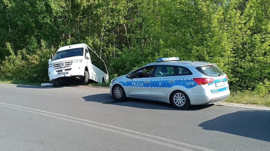 Kradzionym autobusem przez pół Polski. Koniec „majówkowej” podróży w rowie