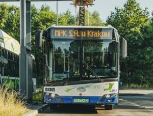 Solaris wygrywa kolejne postępowanie w Krakowie. Tym razem pięć elektrobusów MEGA