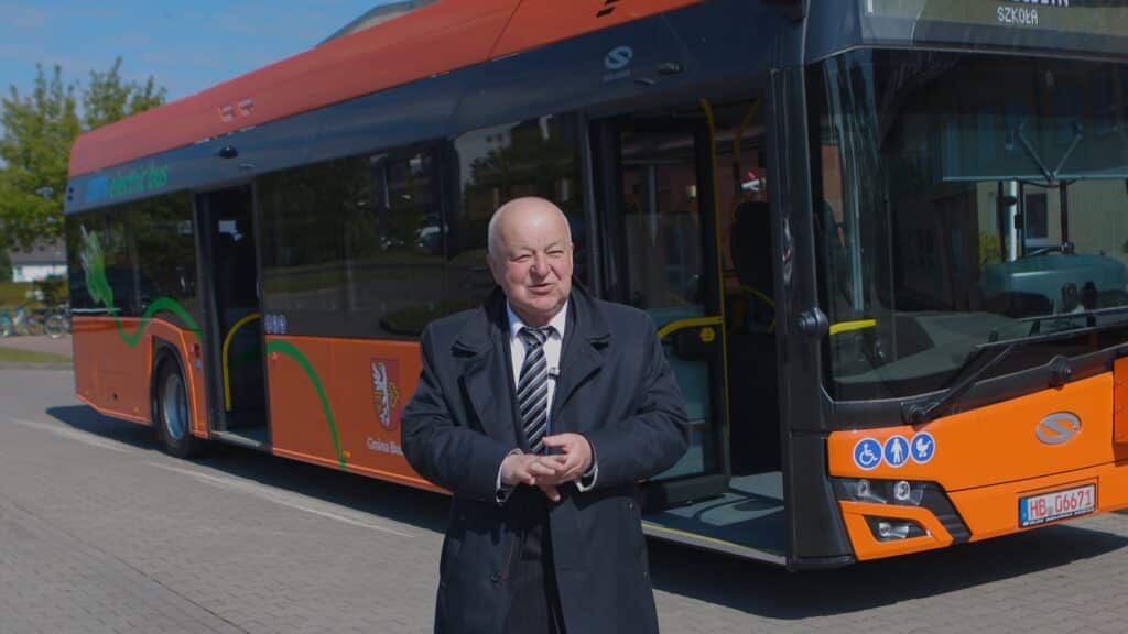 Budzyń ma pierwszy szkolny autobus elektryczny – wyjechał Solaris Urbino 12