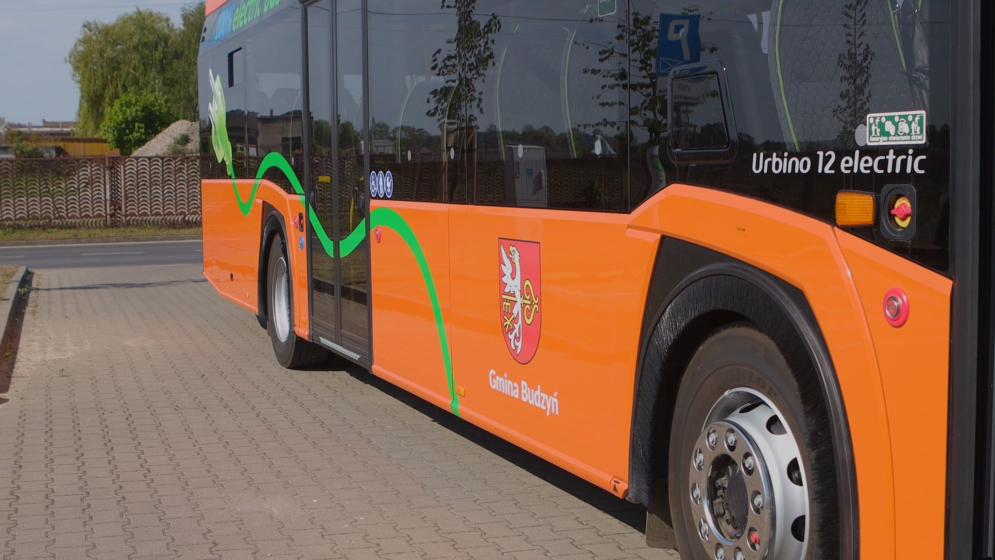 Infobus - Budzyń ma elektryczny autobus szkolny od Solarisa. Do szkoły i na wycieczkę
