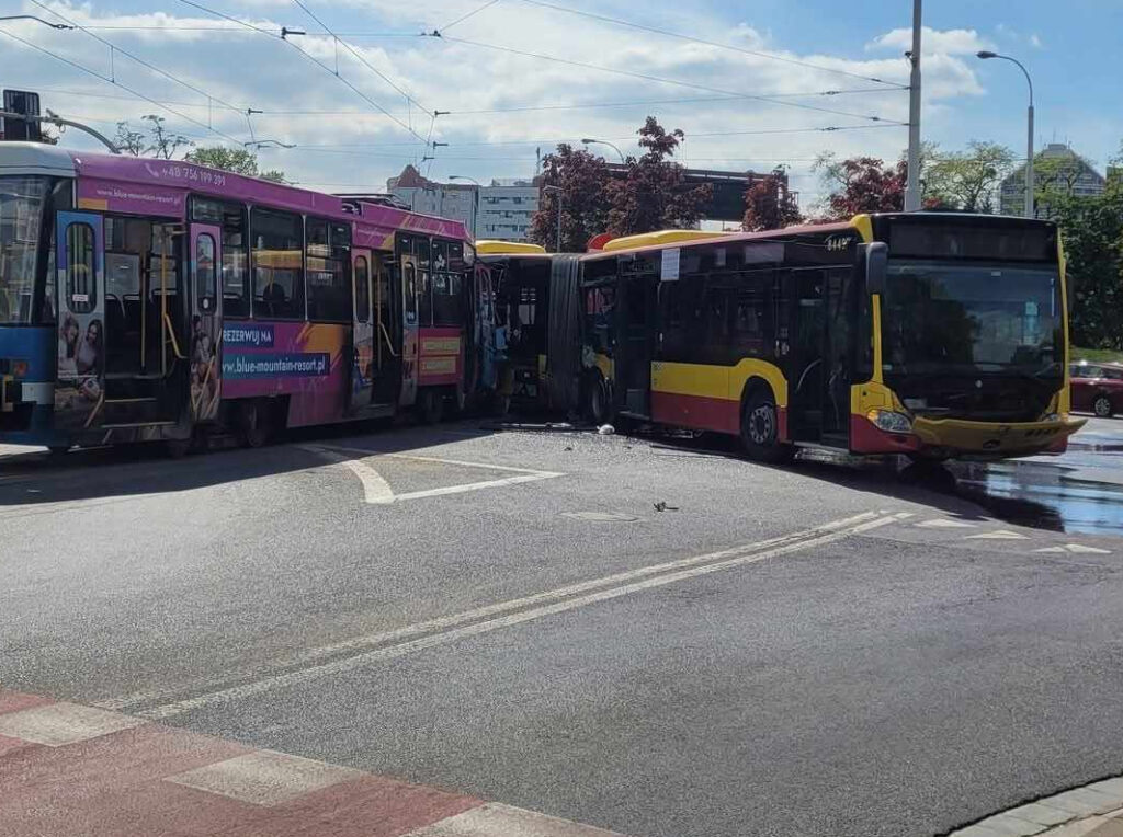 Wypadek MPK Wrocław (Biuro Prasowe Urzędu Miejskiego Wrocławia)