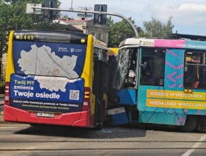 Wypadek autobusu i tramwaju MPK Wrocław. Są ranni.