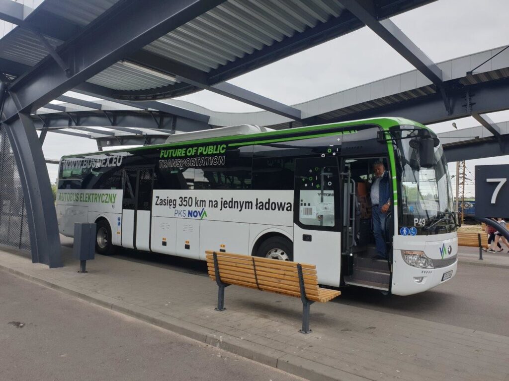 PKS Nova inwestuje też w infrastrukturę ładowania. Dwa przetargi na stacje plug-in