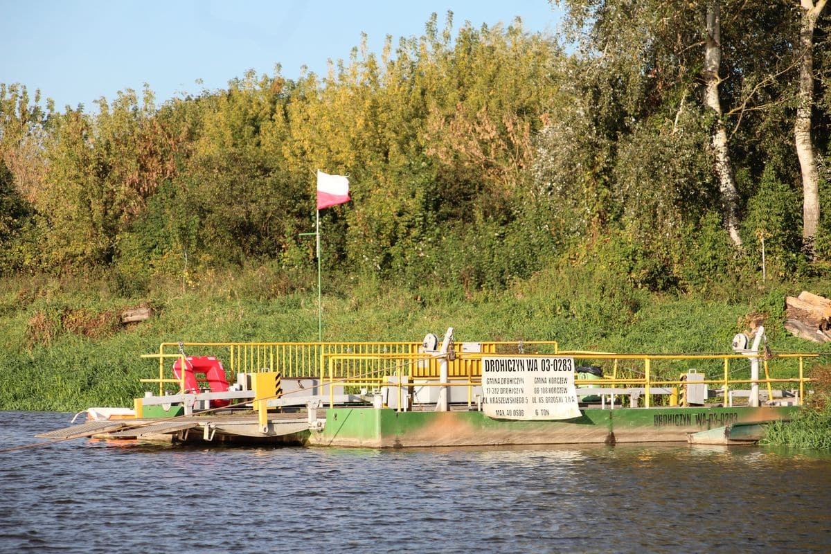 Infoship - Ruszyły przeprawy promowe na Bugu