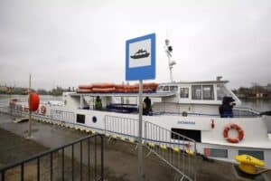 Na powrót ruchu samochodowego i tramwajowego trzeba będzie jeszcze poczekać – miasto szykuje przetarg na generalny remont. Dla mieszkańców dostępna jest bezpłatna komunikacja zastępcza: Linia T8 i prom co 30 minut / fot. Grzegorz Mehring / gdansk.pl