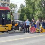 Zderzenie przy Instytucie Psychiatrii i Neurologii zablokowało torowisko w obu kierunkach / fot. Czytelnik