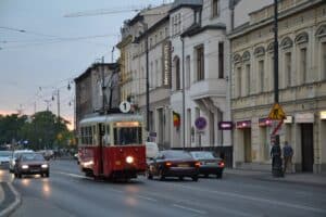 Sezon letni w Bydgoszczy: więcej tramwajów, dodatkowe kursy i atrakcje na torach
