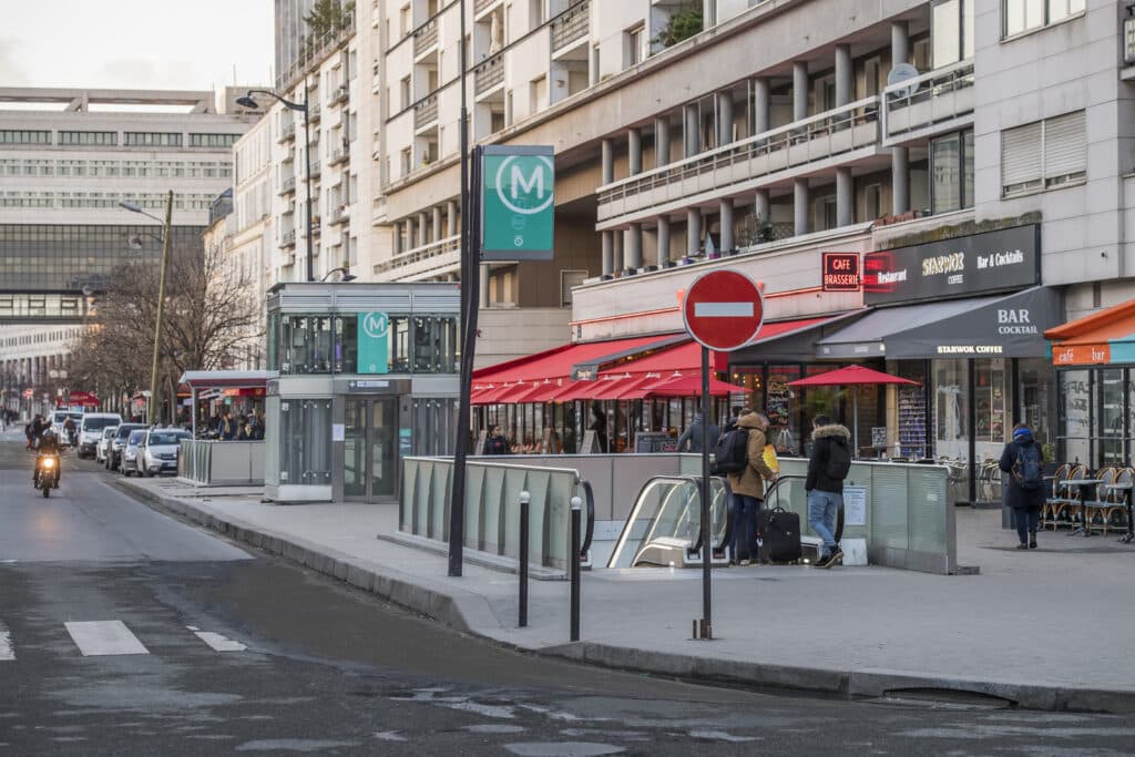 Francja/ Od 1 lipca zakaz palenia na plażach i w parkach w całym kraju / fot. RATP
