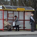 Inowrocław inwestuje w infrastrukturę: 52 nowe wiaty i 17 tablic informacji pasażerskie