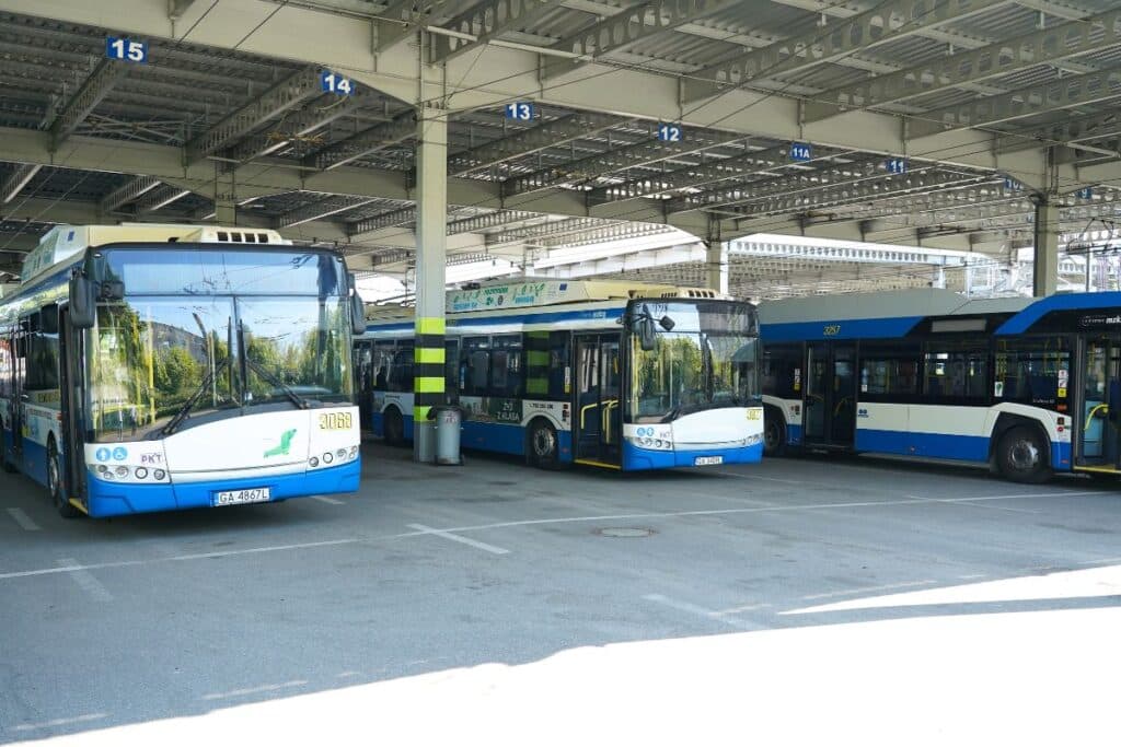 Umowy na nowe pojazdy we gdyńskiej flocie. 17 nowych autobusów i trolejbusów